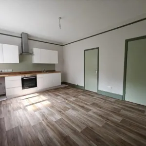 2 bedroom flat ground floor outside space pets considered