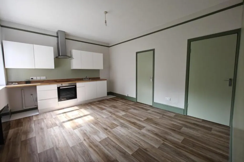 2 bedroom flat ground floor outside space pets considered