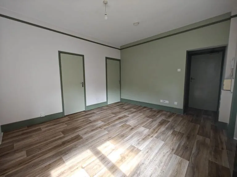2 bedroom flat ground floor outside space pets considered