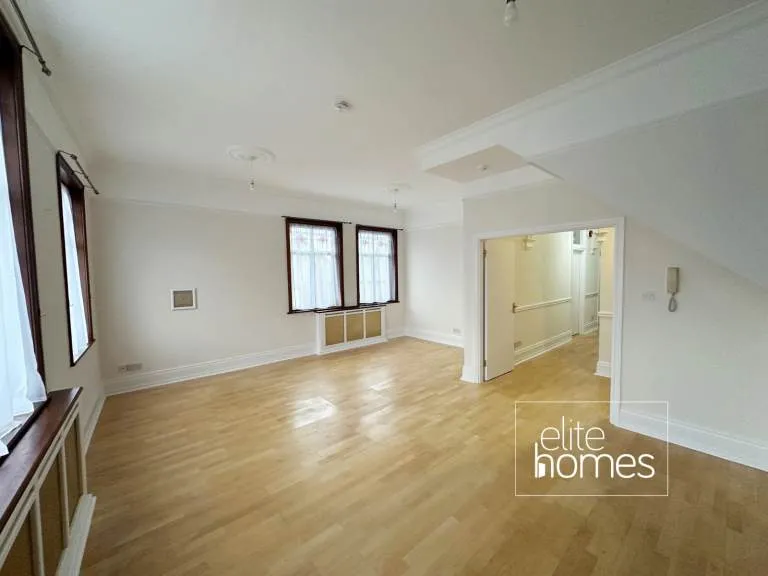 Great condition newly decorated Four bedroom maisonette in Edmonton, N9.