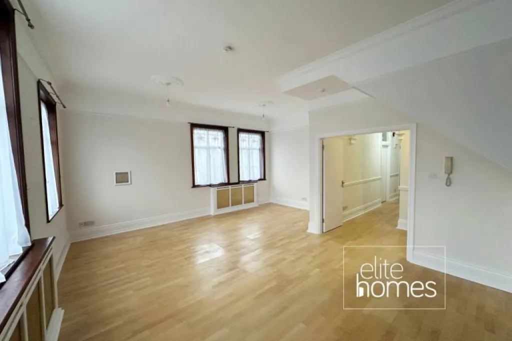 Great condition newly decorated Four bedroom maisonette in Edmonton, N9.