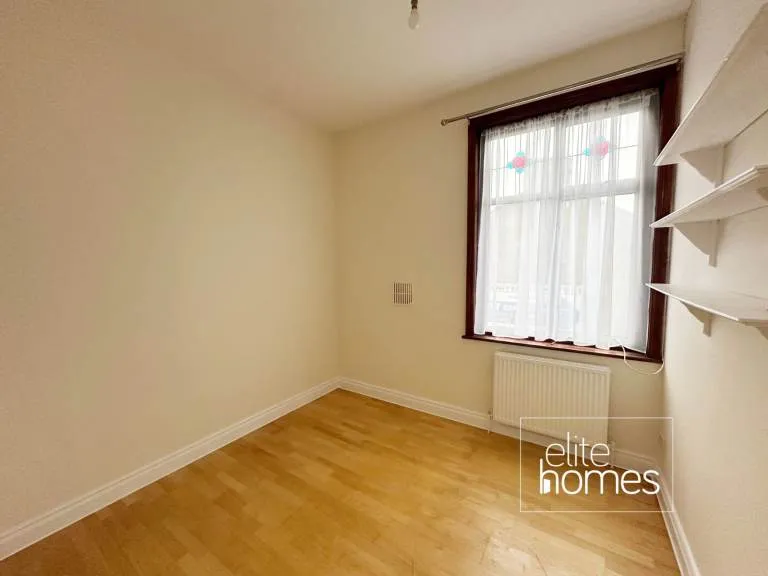 Great condition newly decorated Four bedroom maisonette in Edmonton, N9.