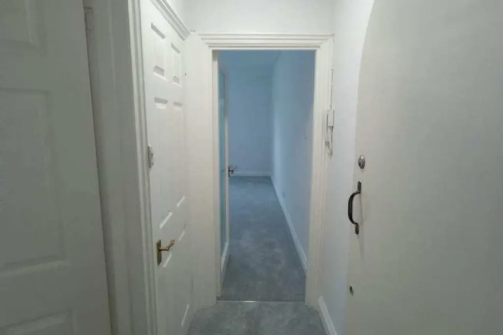 MODERN STUDIO FLAT – NW2 4DY | WEST HAMSTEAD | MUM & BABY