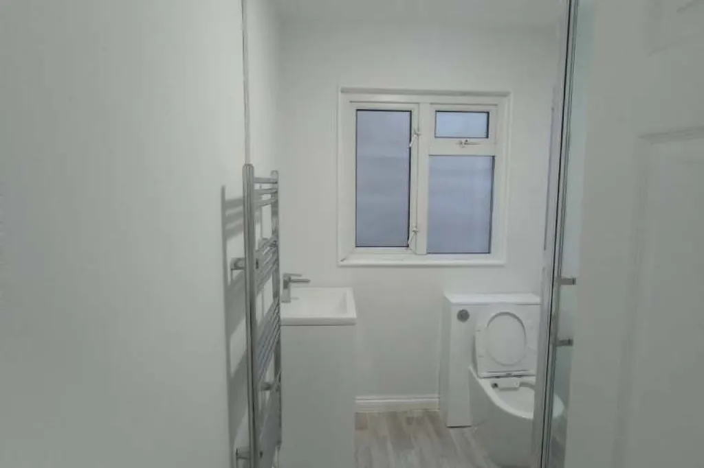 MODERN STUDIO FLAT – NW2 4DY | WEST HAMSTEAD | MUM & BABY