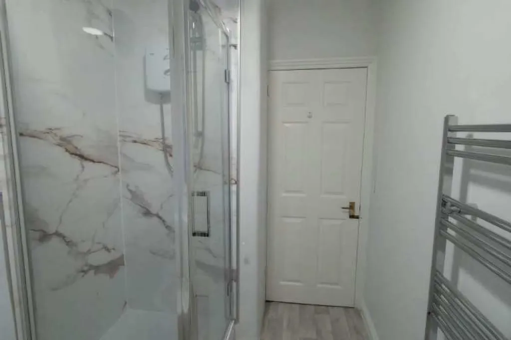 MODERN STUDIO FLAT – NW2 4DY | WEST HAMSTEAD | MUM & BABY