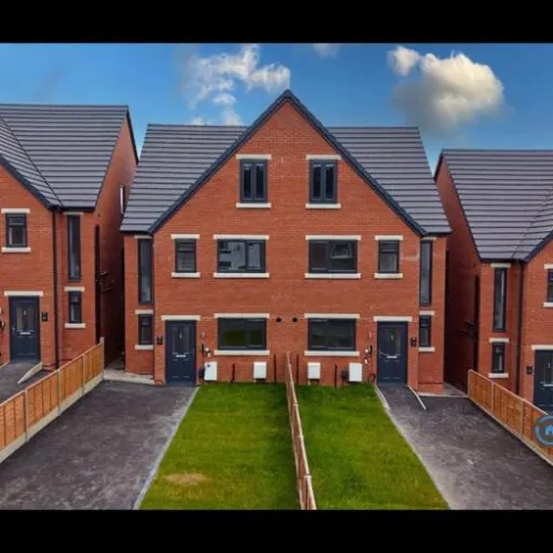 5 bedroom house in Oldham, Oldham, OL8 (5 bed) (#2990468)