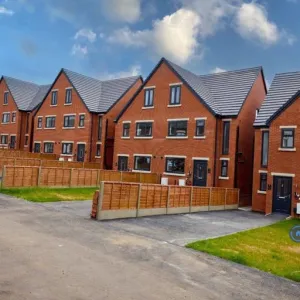 5 bedroom house in Oldham, Oldham, OL8 (5 bed) (#2990468)