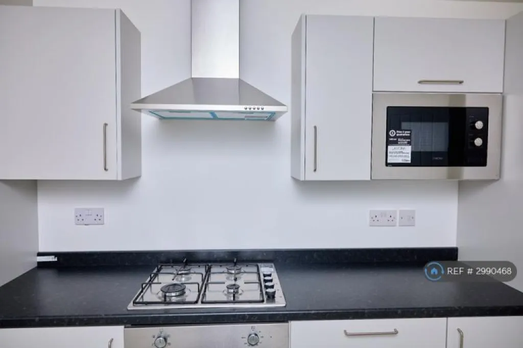 5 bedroom house in Oldham, Oldham, OL8 (5 bed) (#2990468)