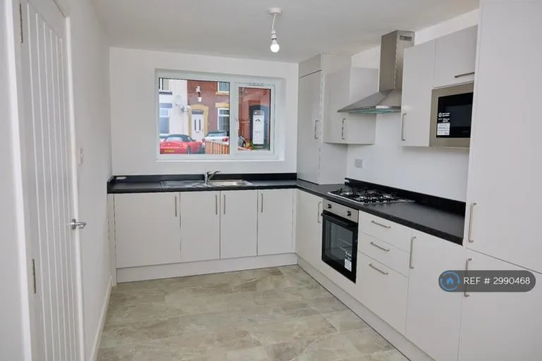 5 bedroom house in Oldham, Oldham, OL8 (5 bed) (#2990468)
