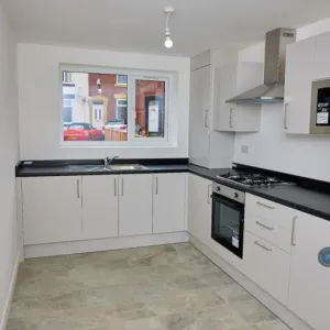 5 bedroom house in Oldham, Oldham, OL8 (5 bed) (#2990468)