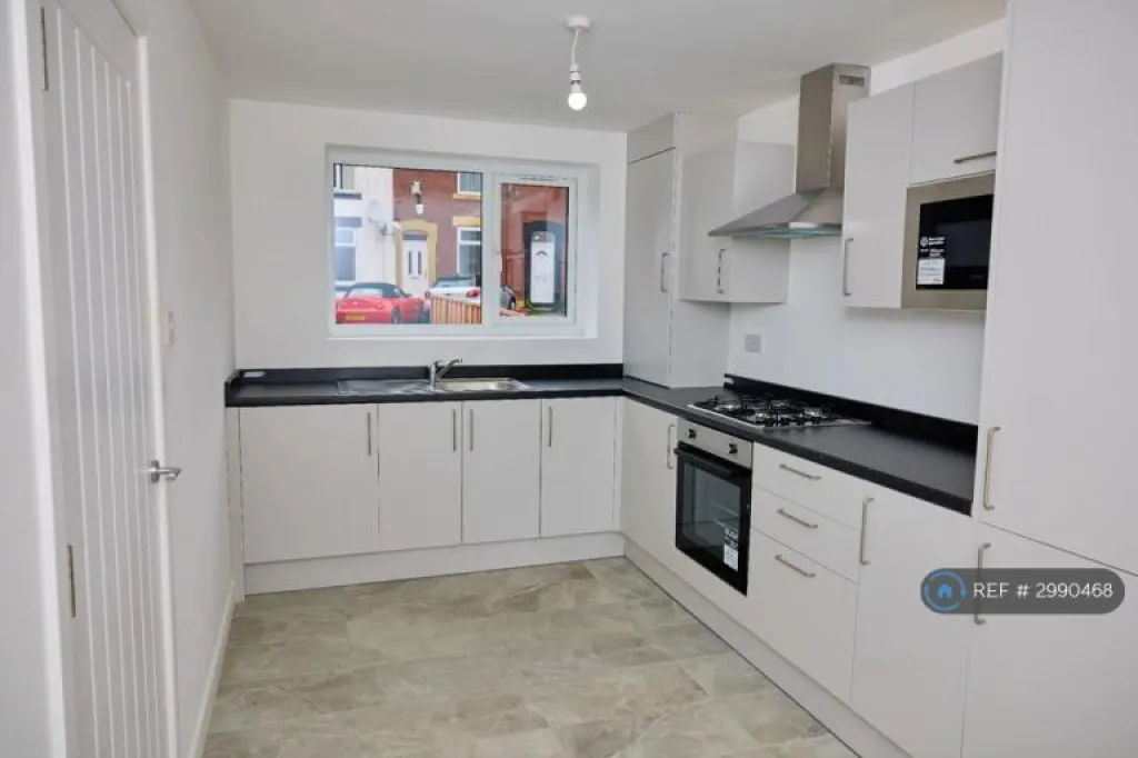 5 bedroom house in Oldham, Oldham, OL8 (5 bed) (#2990468)