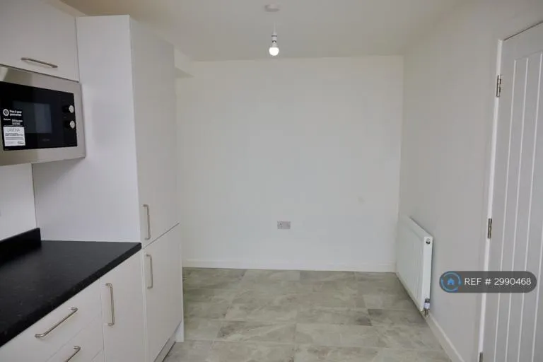 5 bedroom house in Oldham, Oldham, OL8 (5 bed) (#2990468)