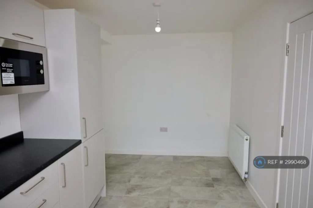 5 bedroom house in Oldham, Oldham, OL8 (5 bed) (#2990468)