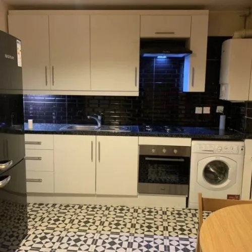 2 BEDROOM FLAT MANSELL ROAD GREENFORD MIDDLESEX UB6