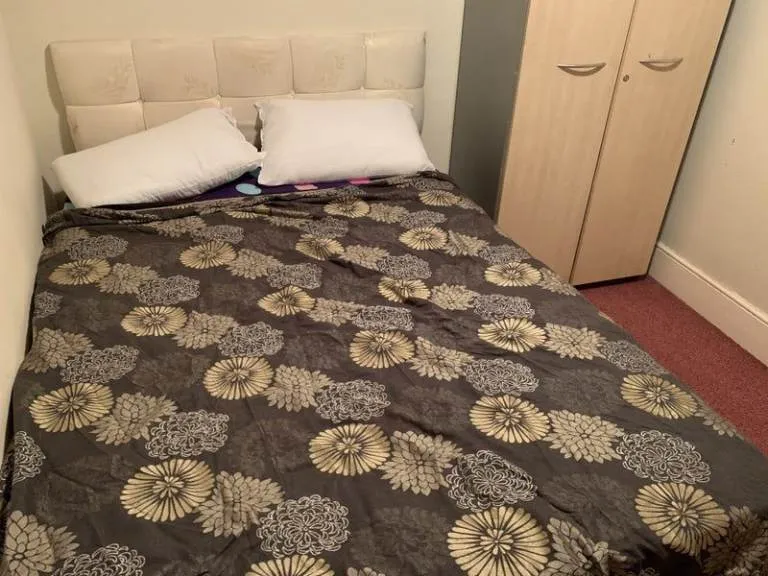 2 BEDROOM FLAT MANSELL ROAD GREENFORD MIDDLESEX UB6