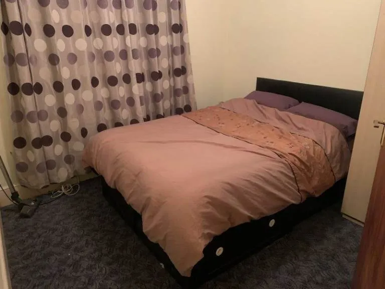2 BEDROOM FLAT MANSELL ROAD GREENFORD MIDDLESEX UB6