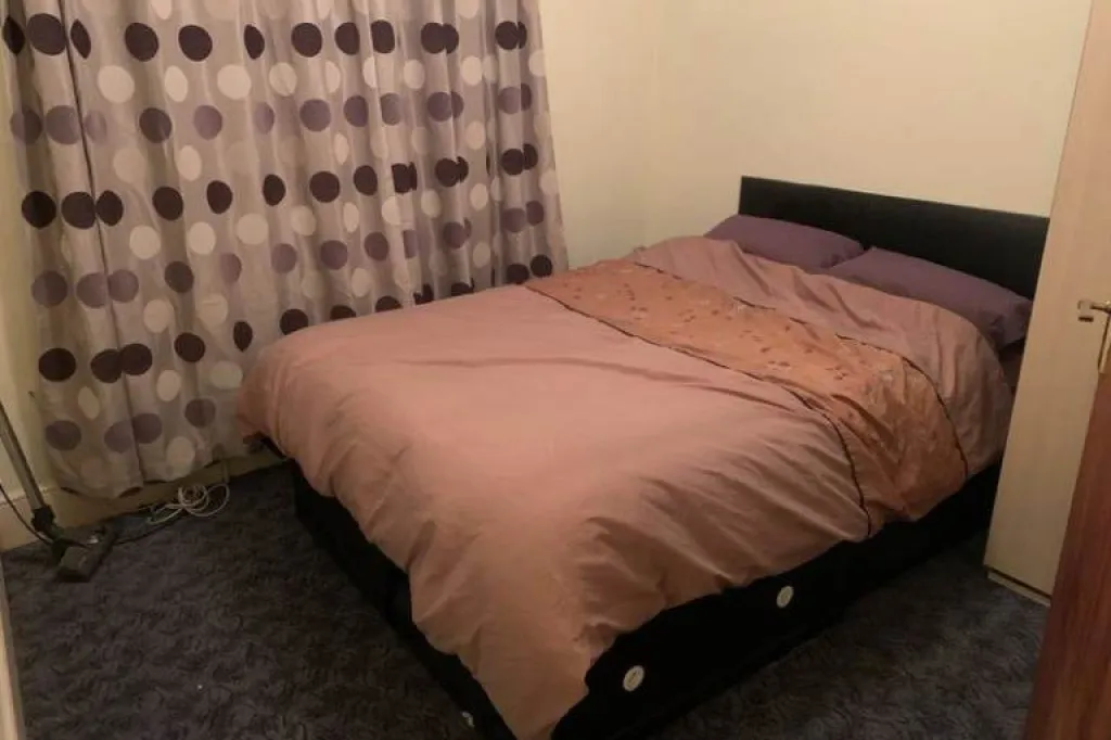 2 BEDROOM FLAT MANSELL ROAD GREENFORD MIDDLESEX UB6