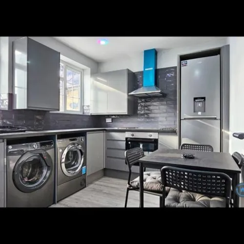 4 bedroom flat in Ealing Road, Wembley, HA0 (4 bed) (#3047579)