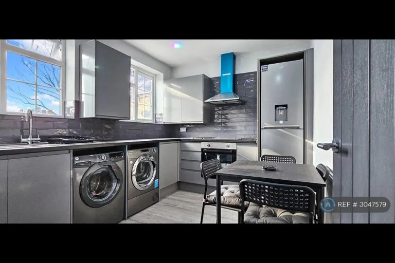 4 bedroom flat in Ealing Road, Wembley, HA0 (4 bed) (#3047579)