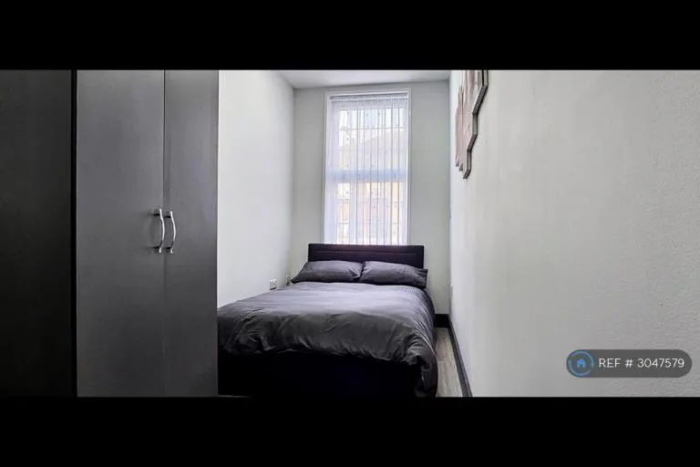 4 bedroom flat in Ealing Road, Wembley, HA0 (4 bed) (#3047579)