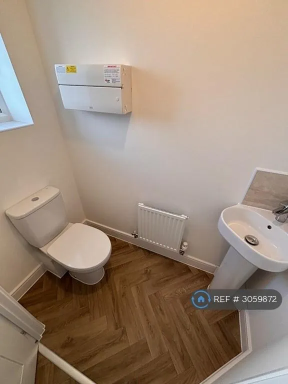 3 bedroom house in Landseer Crescent, Loughborough, LE12 (3 bed) (#3059872)