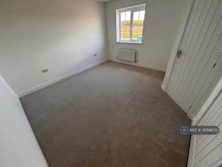 3 bedroom house in Landseer Crescent, Loughborough, LE12 (3 bed) (#3059872)