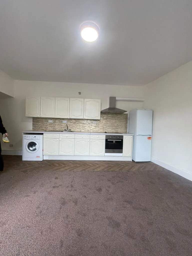 🏡 Charming 2-Bedroom Home in East Bierley – £795 PCM