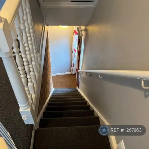 2 bedroom flat in Rock Road, Sittingbourne, ME10 (2 bed) (#1267963)