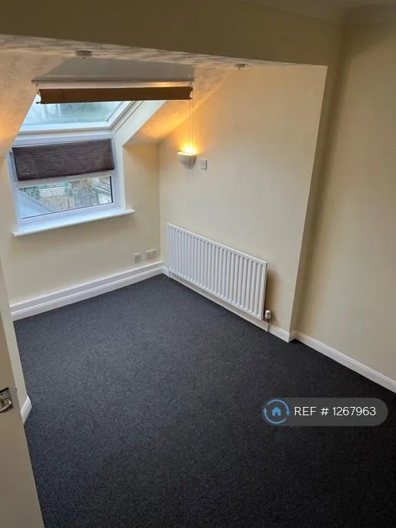 2 bedroom flat in Rock Road, Sittingbourne, ME10 (2 bed) (#1267963)