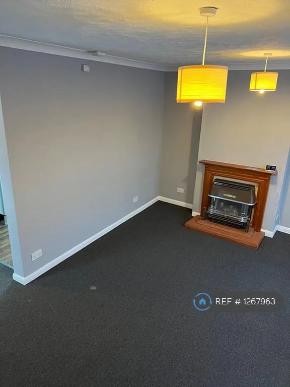 2 bedroom flat in Rock Road, Sittingbourne, ME10 (2 bed) (#1267963)