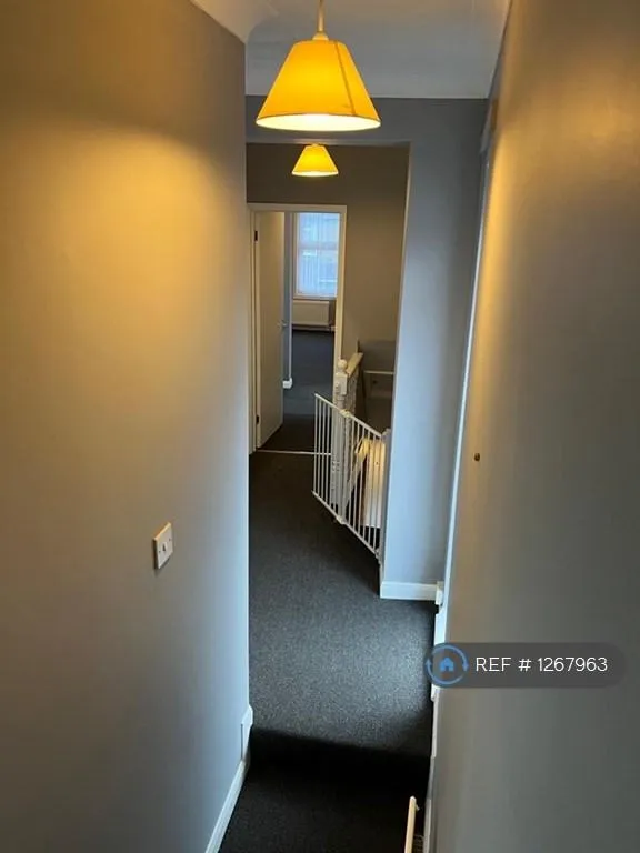 2 bedroom flat in Rock Road, Sittingbourne, ME10 (2 bed) (#1267963)