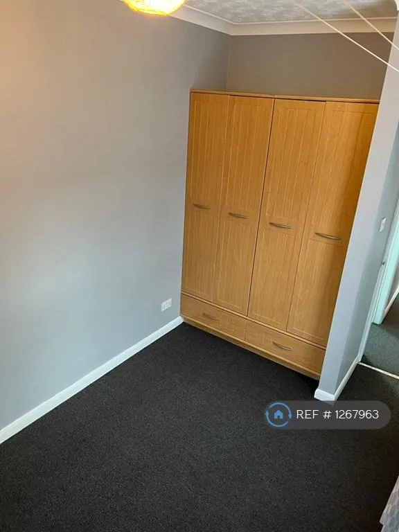 2 bedroom flat in Rock Road, Sittingbourne, ME10 (2 bed) (#1267963)