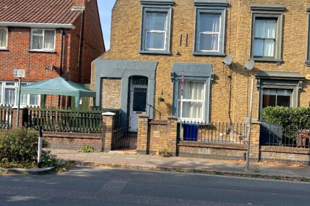 4 bedrooms house to let in Peckham London