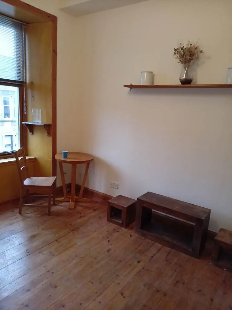 FURNISHED ONE BEDROOM FLAT - PARTICK WESTEND GLASGOW £975 PCM - PETS WELCOMED.