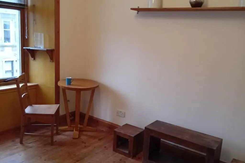 FURNISHED ONE BEDROOM FLAT - PARTICK WESTEND GLASGOW £975 PCM - PETS WELCOMED.