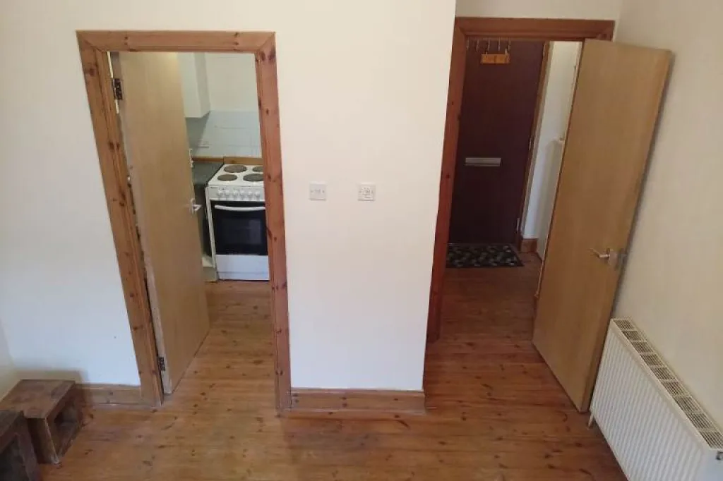 FURNISHED ONE BEDROOM FLAT - PARTICK WESTEND GLASGOW £975 PCM - PETS WELCOMED.