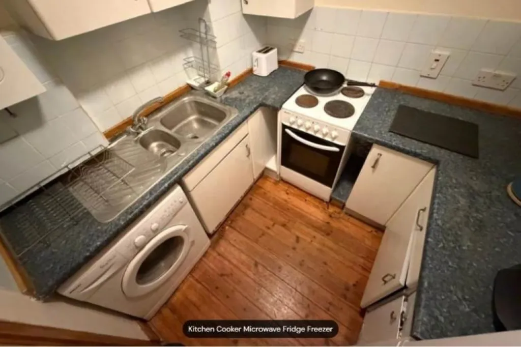 FURNISHED ONE BEDROOM FLAT - PARTICK WESTEND GLASGOW £975 PCM - PETS WELCOMED.