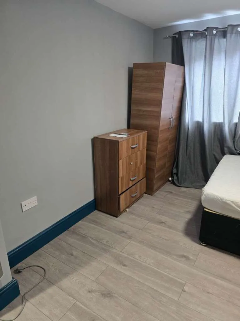Room in Keel Drive Slough SL1 2SU
