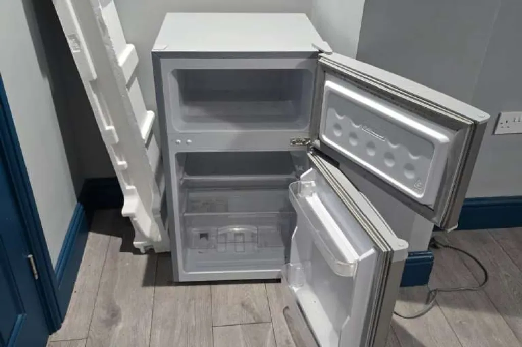 Room in Keel Drive Slough SL1 2SU