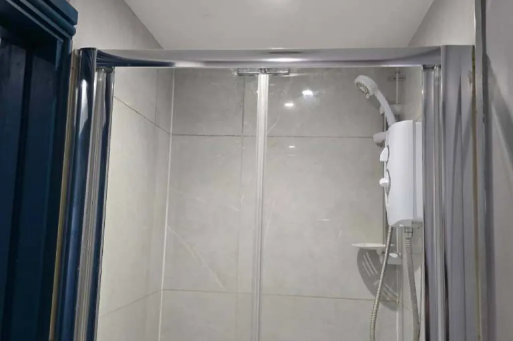 Room in Keel Drive Slough SL1 2SU