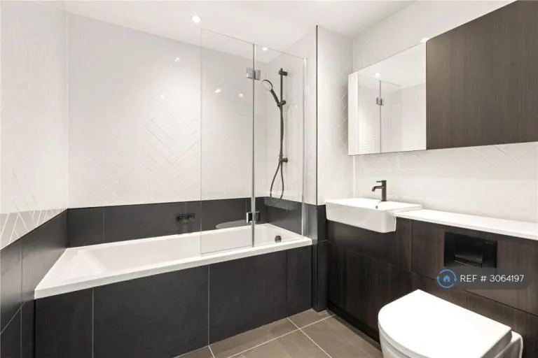 1 bedroom flat in Heartwood Boulevard, London, W3 (1 bed) (#3064197)