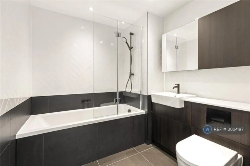 1 bedroom flat in Heartwood Boulevard, London, W3 (1 bed) (#3064197)