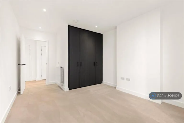 1 bedroom flat in Heartwood Boulevard, London, W3 (1 bed) (#3064197)