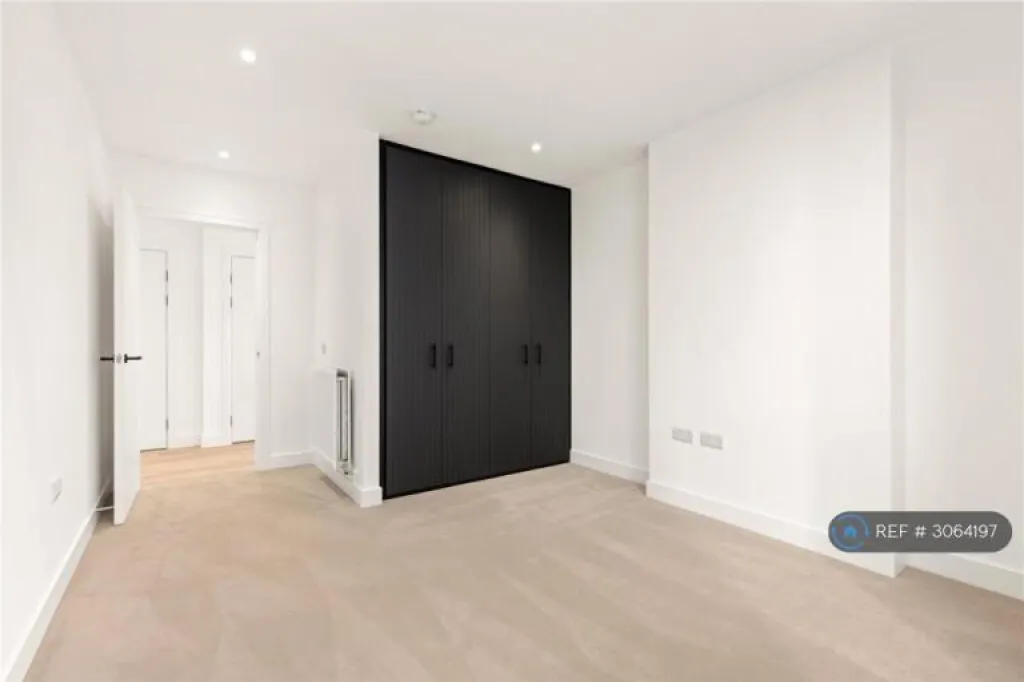1 bedroom flat in Heartwood Boulevard, London, W3 (1 bed) (#3064197)