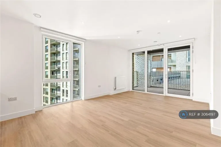 1 bedroom flat in Heartwood Boulevard, London, W3 (1 bed) (#3064197)