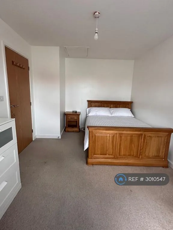 1 bedroom in Batsman Avenue, Gillingham, ME8 (#3010547)
