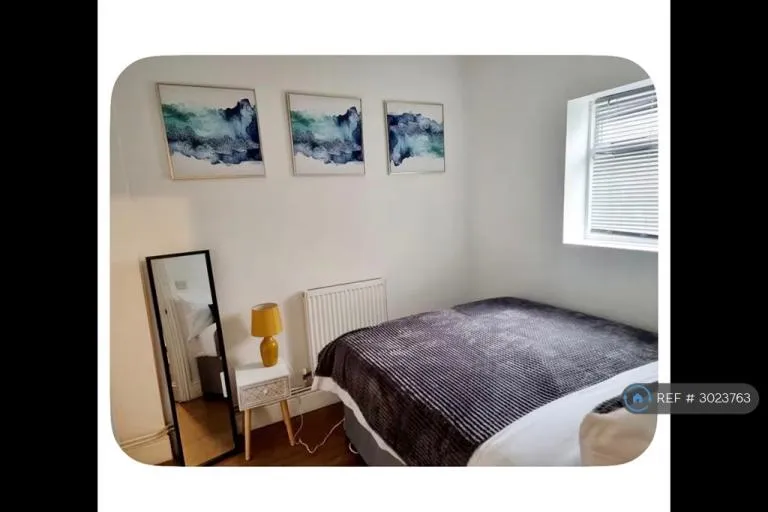 2 bedroom flat in Grove Road, London, E3 (2 bed) (#3023763)