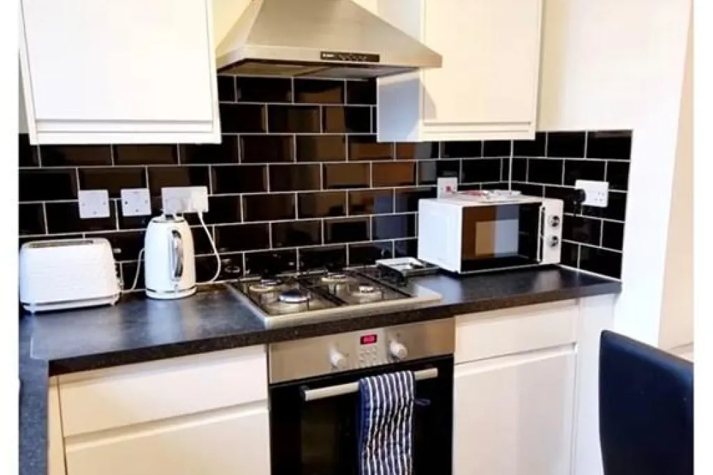 2 bedroom flat in Grove Road, London, E3 (2 bed) (#3023763)