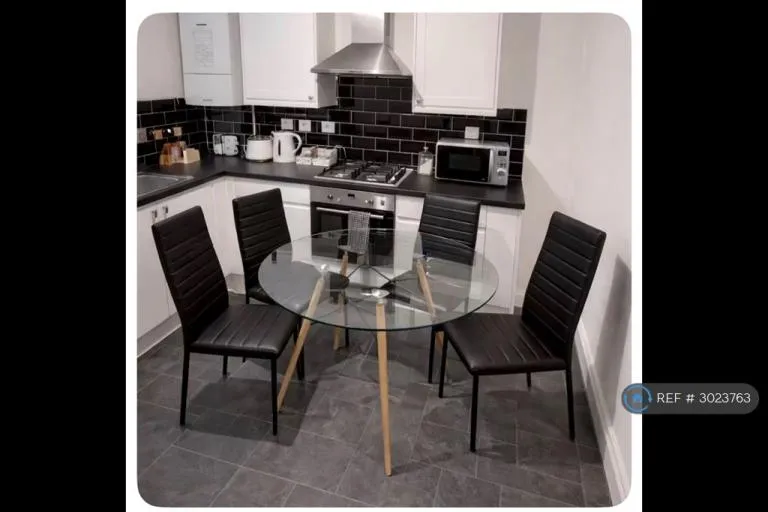 2 bedroom flat in Grove Road, London, E3 (2 bed) (#3023763)
