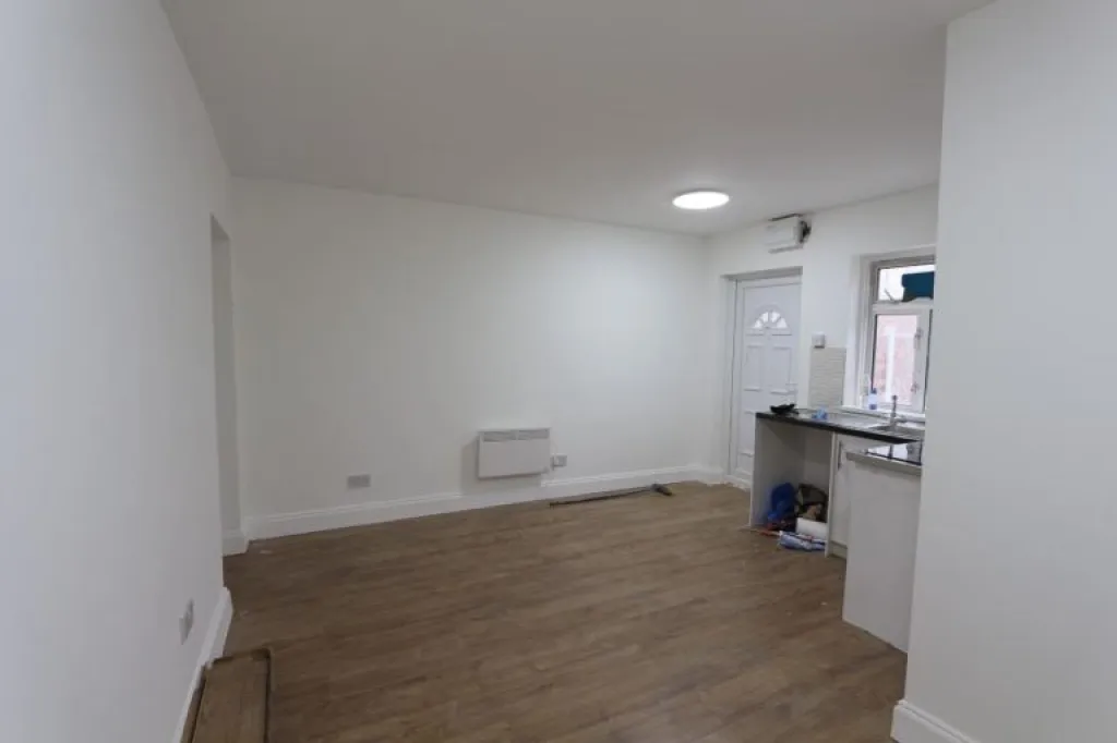 Refurbished Self-Contained Studio, Bills Included, 10 Mins to Ilford Station
